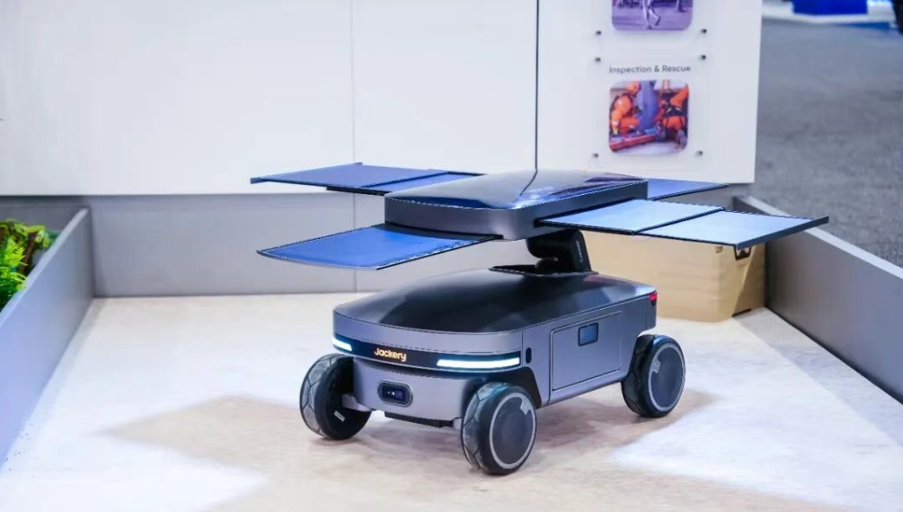 AI+ 能源双突破！光充储机器人亮相CES，华为解锁智能光伏十大趋势