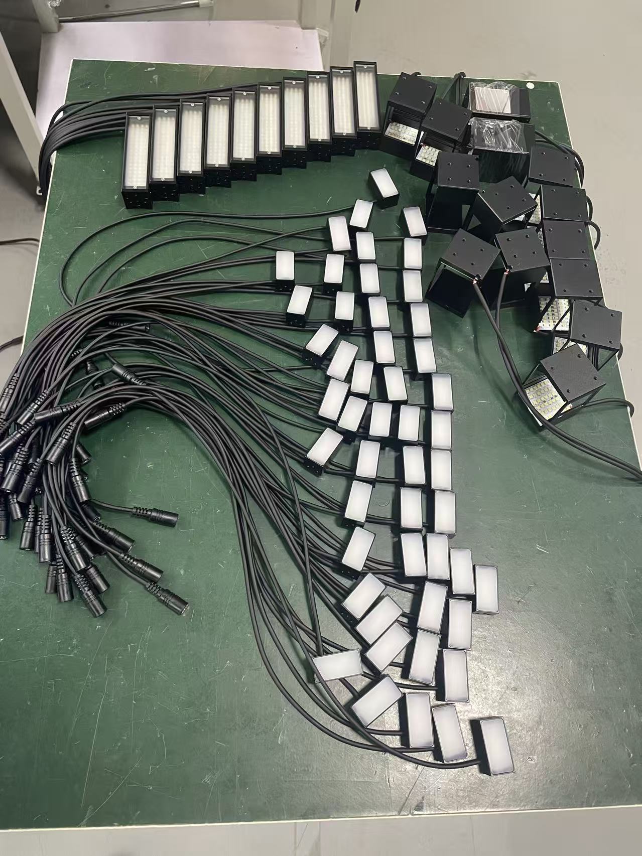 <b class='flag-5'>思</b><b class='flag-5'>奧</b><b class='flag-5'>特</b>條形<b class='flag-5'>光源</b>，照亮<b class='flag-5'>智能</b>制造之光