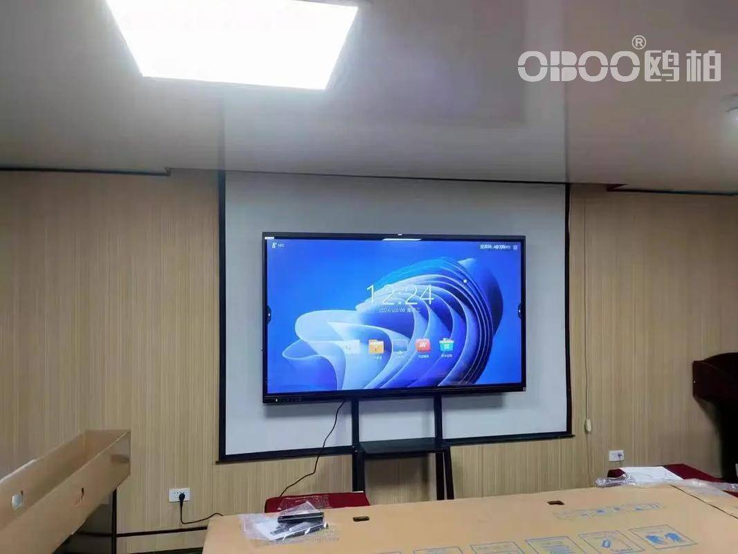 OBOO鸥柏丨LCD网络广告机5G满天星壁挂信息查询机机场方案