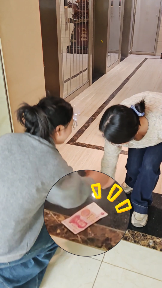 初五迎財神啦，公眾智能新能源解決方案系列產品，產品多，選擇廣，滿足你的不同需求。#進門撿錢#初五迎財神#搞笑 