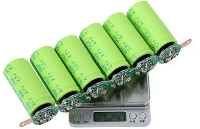 固態(tài)電池與超級(jí)電容器哪個(gè)好？