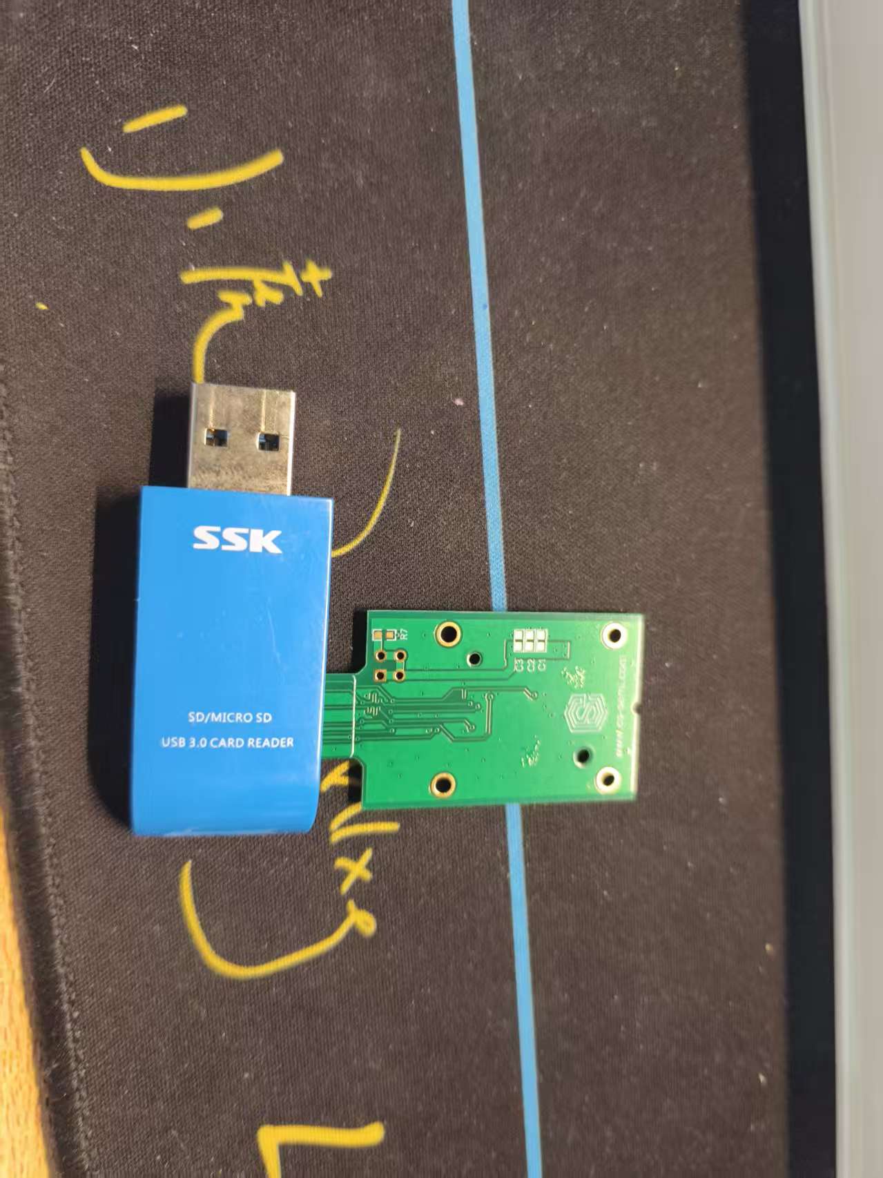已焊接的SD NAND插入讀卡器，再插入U(xiǎn)SB接口