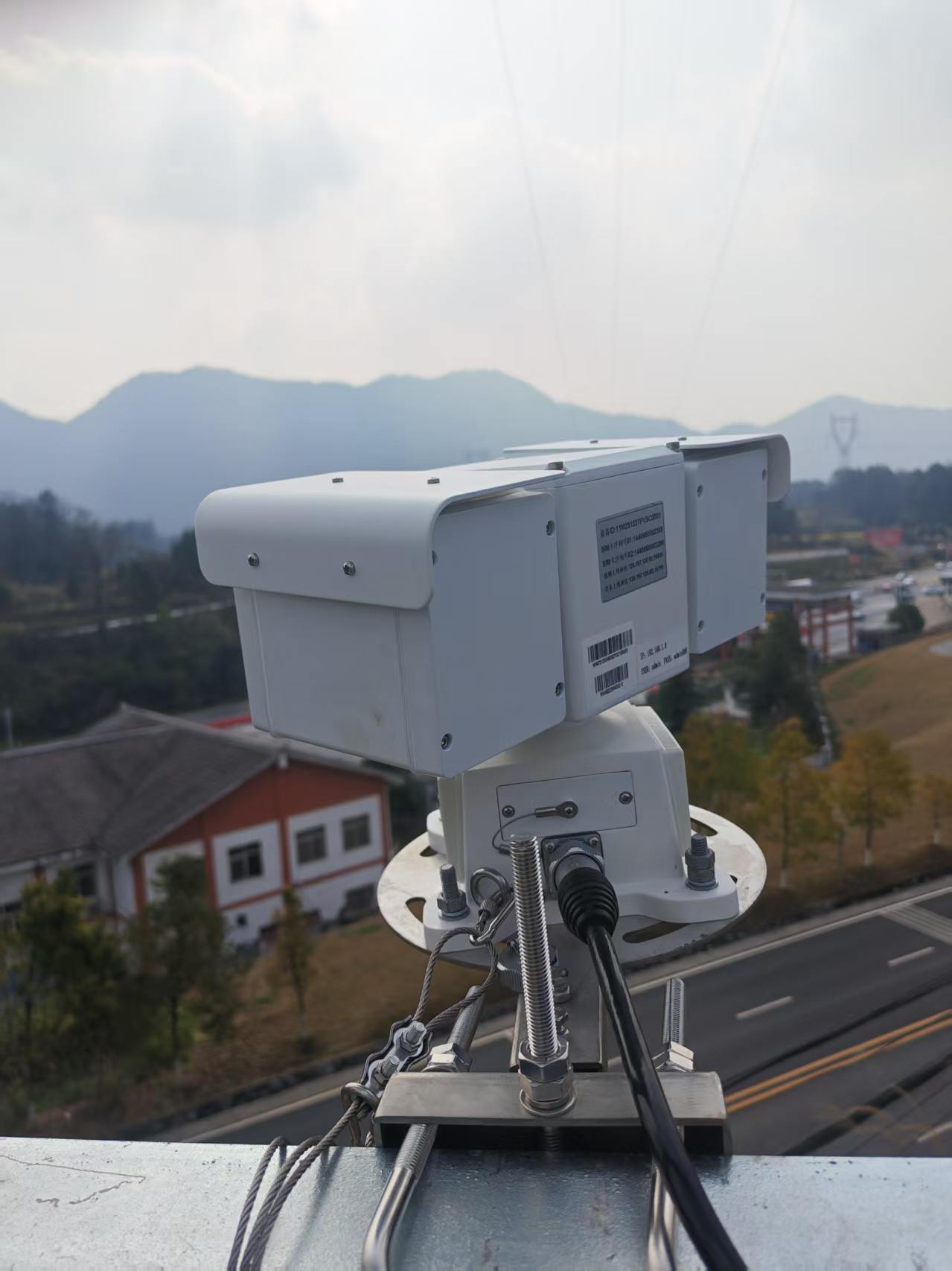 輸電線路山火監(jiān)測裝置：基于多光譜融合感知的線路走廊火災(zāi)預(yù)警技術(shù)研究
