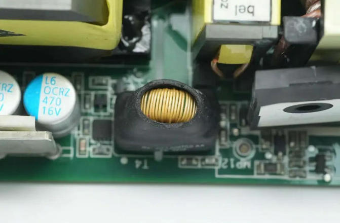 ​MOS管的RDS(on)温度特性与变压器效率的关联分析