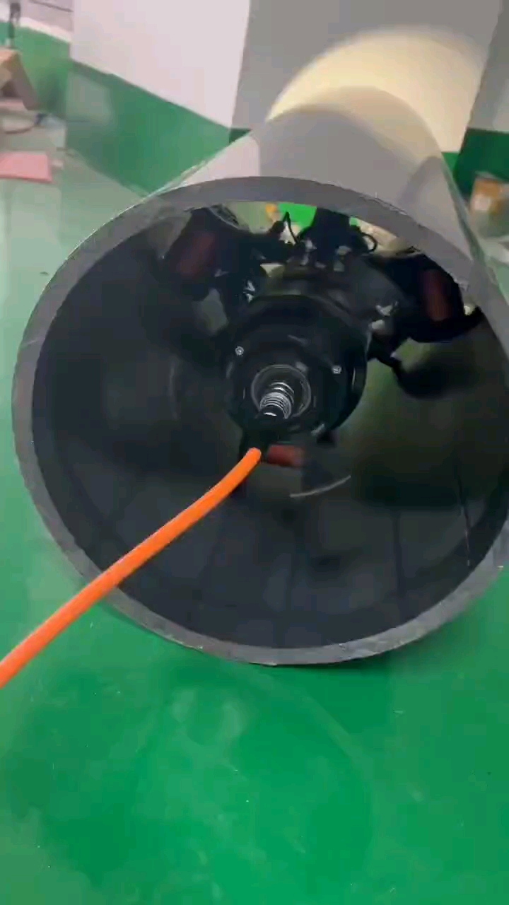 管道机器人产品。目前我们设备适配市政管网、小区排污、工业管道多种场景，检测清淤一体效率高。