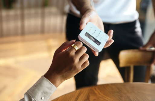 英飞凌SECORA™ Connect X和SECORA™ Wallet赋予智能可穿戴设备安全非接触支付功能