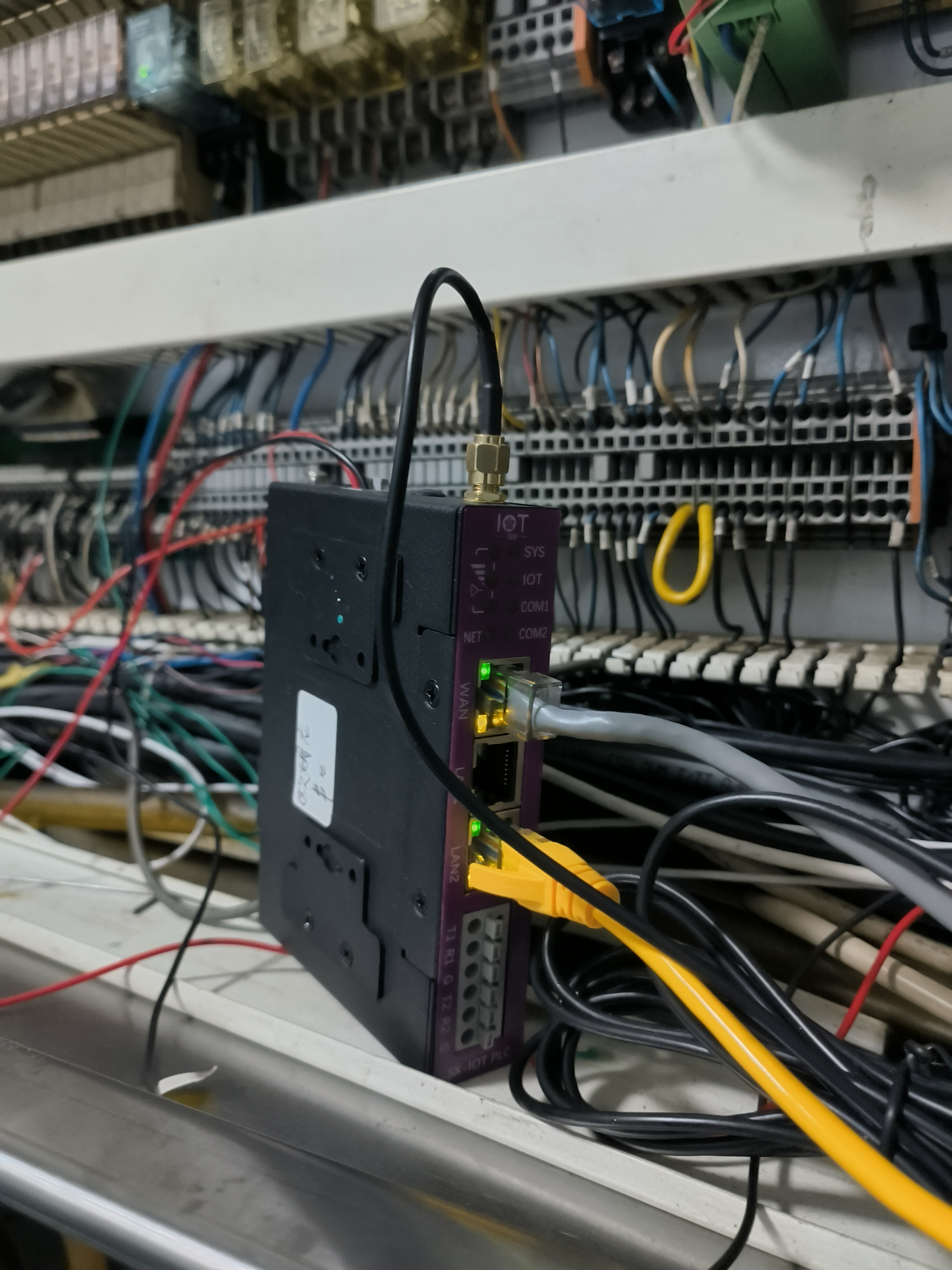 【现场实录】广东电镀厂欧姆龙 PLC 无点位表采集落地，1 小时打通全厂设备数据