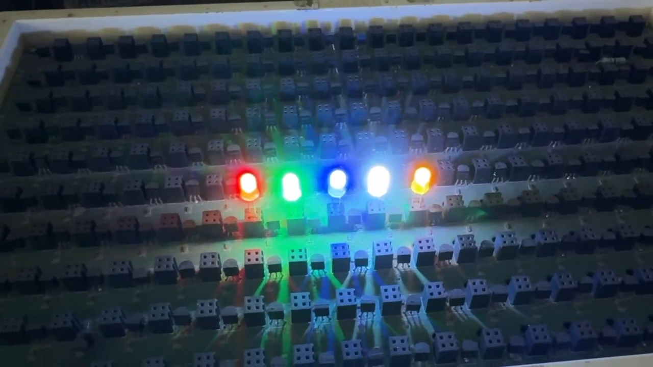 海隆兴光电推荐5mm直插式led灯珠红绿蓝白www.hlx-led.cn